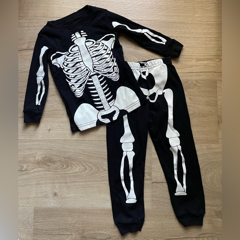 Family Feeling Size 2T Toddler Skeleton Halloween Costume / Sweats / Pajamas